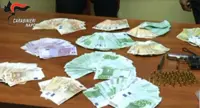 Ercolano - Droga, pistola, munizioni e più di 100mila euro in contanti: quattro persone arrestate