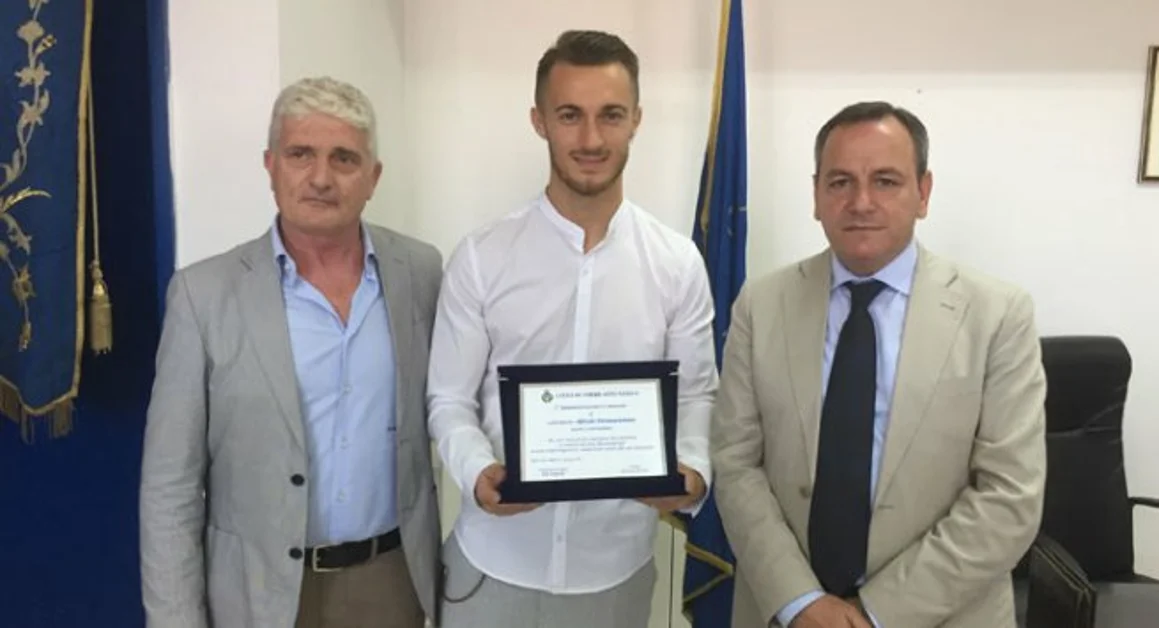Torre Annunziata - Donnarumma riceve le congratulazioni del sindaco Ascione 