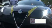 Salerno - Cane fiuta droga, due persone segnalate al Prefetto