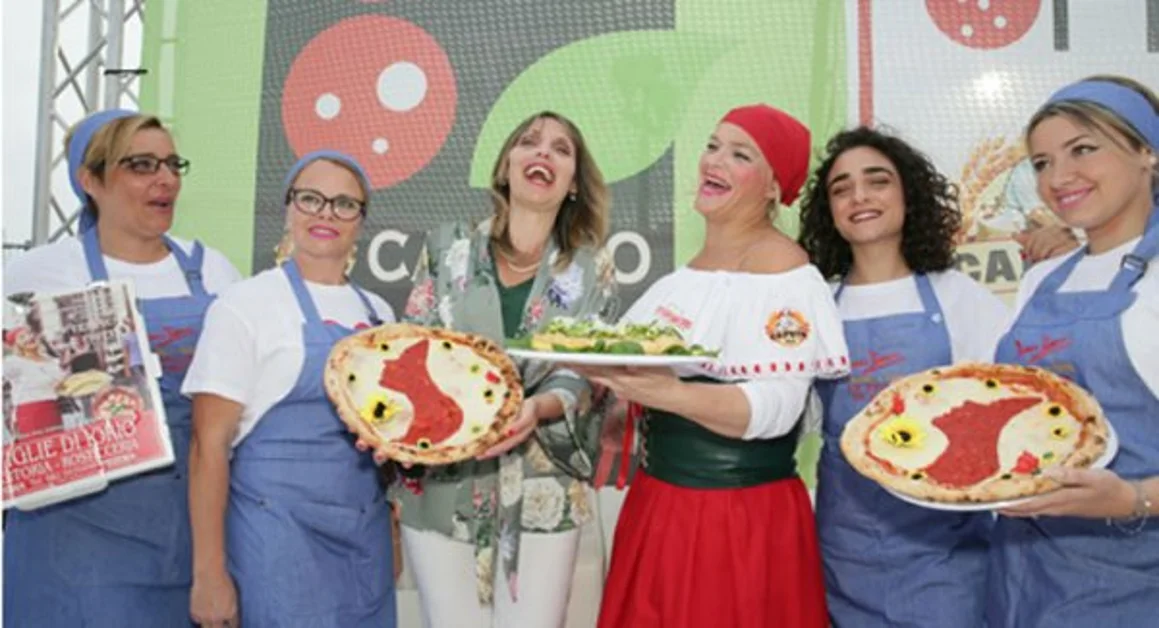La pizza contro il femminicidio al Napoli Pizza Village