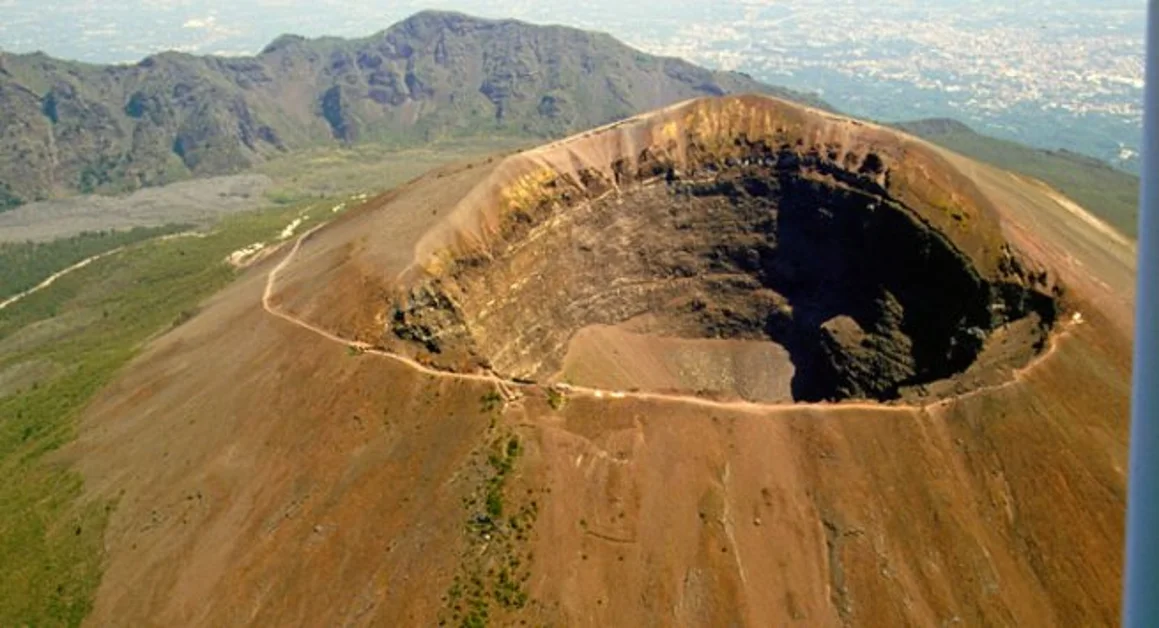 Il Vesuvio è... vivo. Undici lievi scosse in due giorni. Ma nessun pericolo