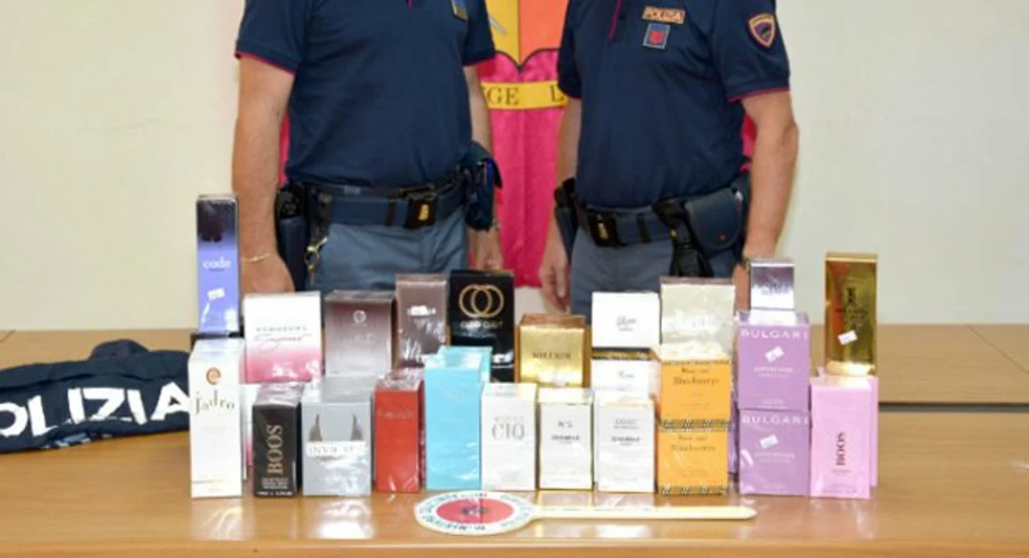 Benevento - Rifilano profumi contraffatti ad una commerciante, denunciati 