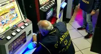 Battipaglia (SA) - Slot machine irregolari, 100mila euro di sanzione a titolare di un bar