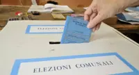 Volla - Fotografa il voto nella cabina elettorale, denunciata una donna
