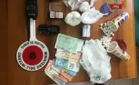 Napoli - Consegnava cocaina dopo ordinativi al cellulare, arrestato
