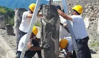 Pompei - Scavi, rimessa a posto la colonna fatta cadere da un turista