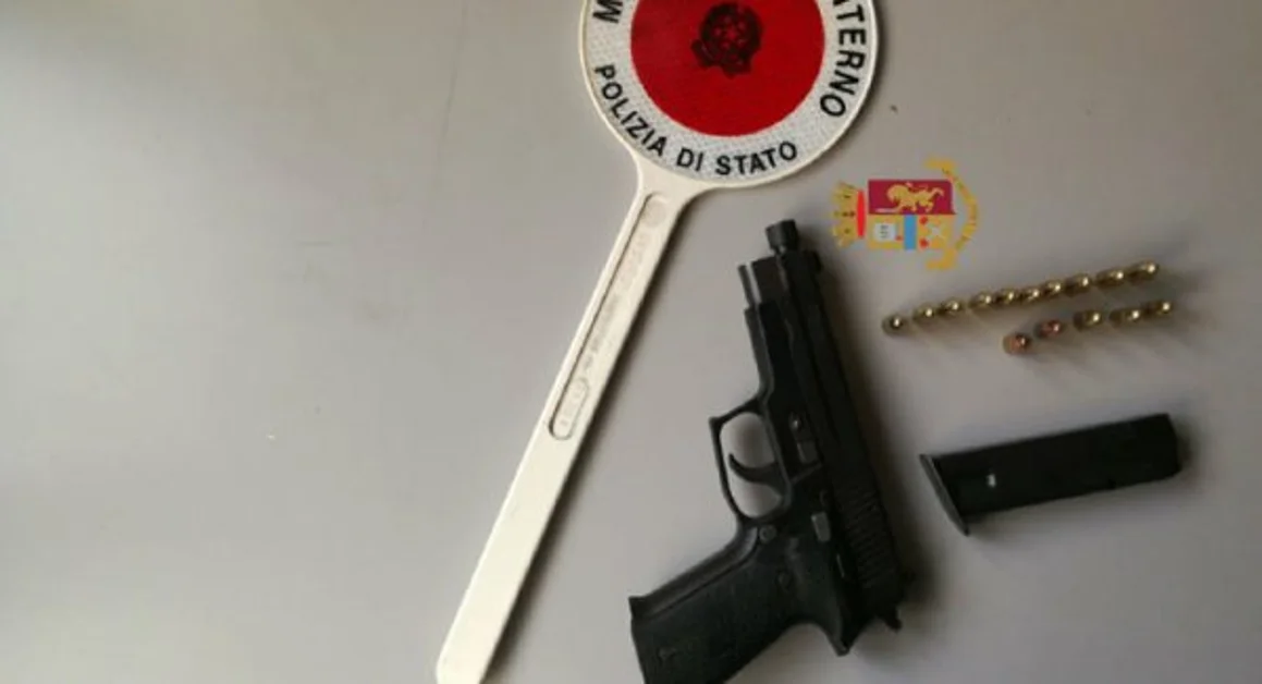 Napoli - Si preparavano ad una stesa con pistole e mitra, la Polizia li blocca