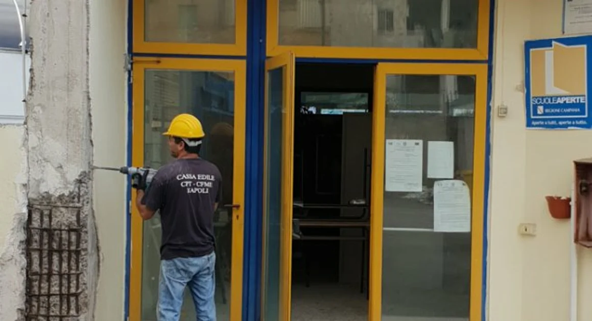 Boscoreale - Lavori alla scuola De Prisco, da settembre alunni in aula