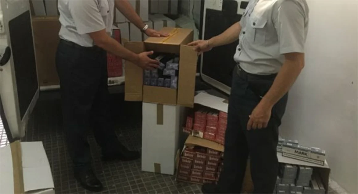 Casapesenna (CE) - Oltre sette quintali di sigarette di contrabbando nel garage, arrestato 44enne