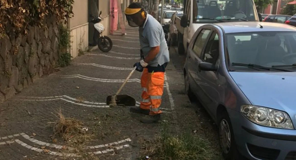 Castellammare - Scerbatura, parte la pulizia delle strade del centro e della periferia. Interventi anche a Quisisana