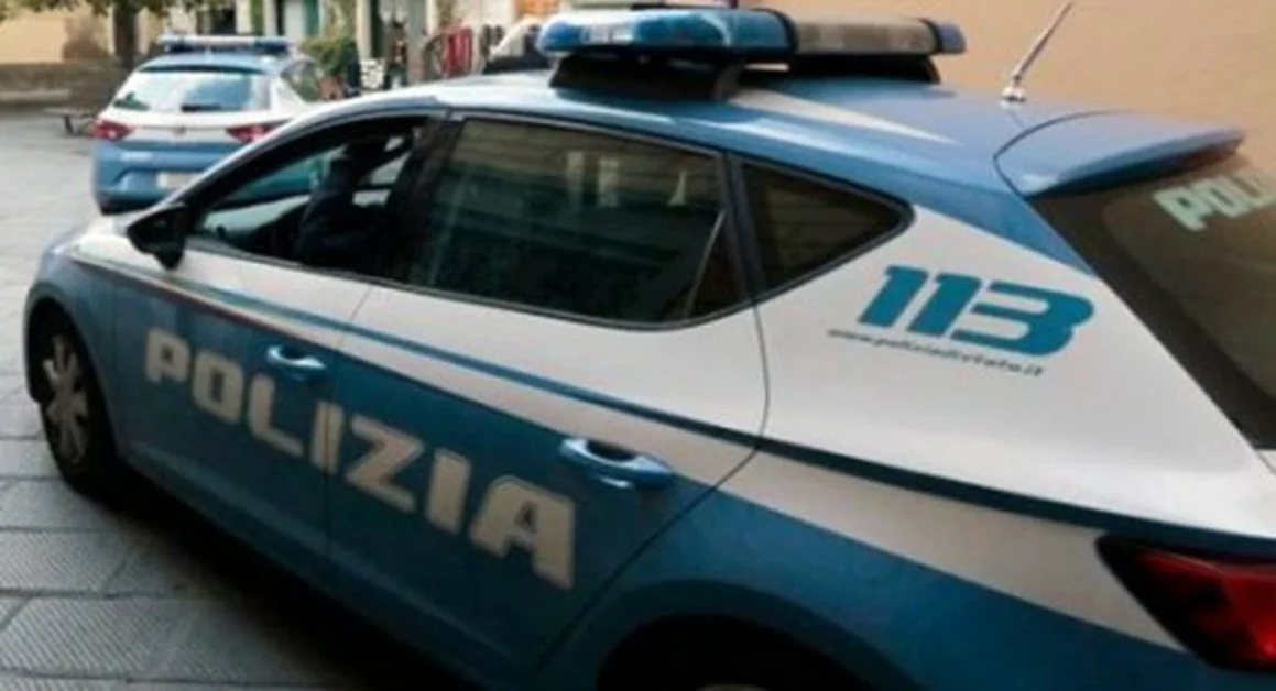 Napoli - Minaccia la madre con bottiglia di vetro rotta, arrestato
