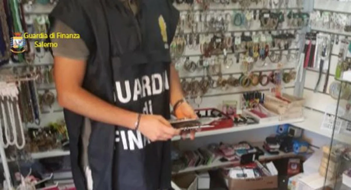 Ascea (SA) - GdF sequestra 9mila prodotti non sicuri