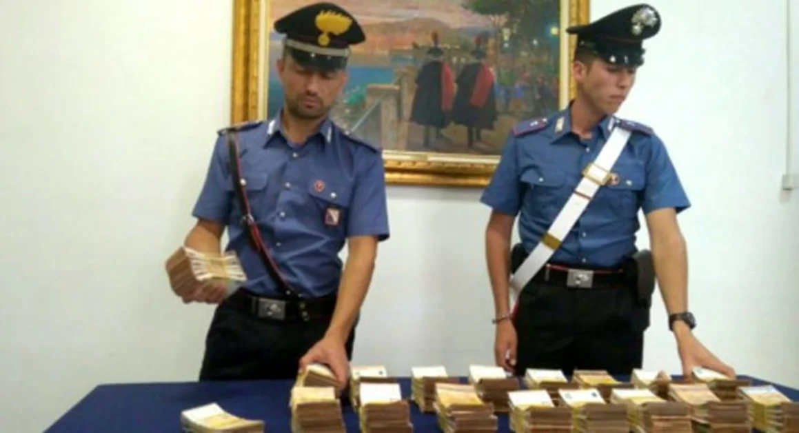 Blitz anticamorra a Volla, sequestrati circa 450mila euro falsi: arrestati coniugi