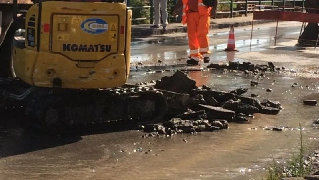 Pompei - Via Ripuaria, si apre una enorme voragine