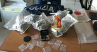 Napoli - Più di mezzo chilo di marijuana sequestrato dalla Polizia, arrestato