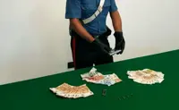 Castellammare - Sullo scooter con pistola carica e oltre duemila euro, arrestati