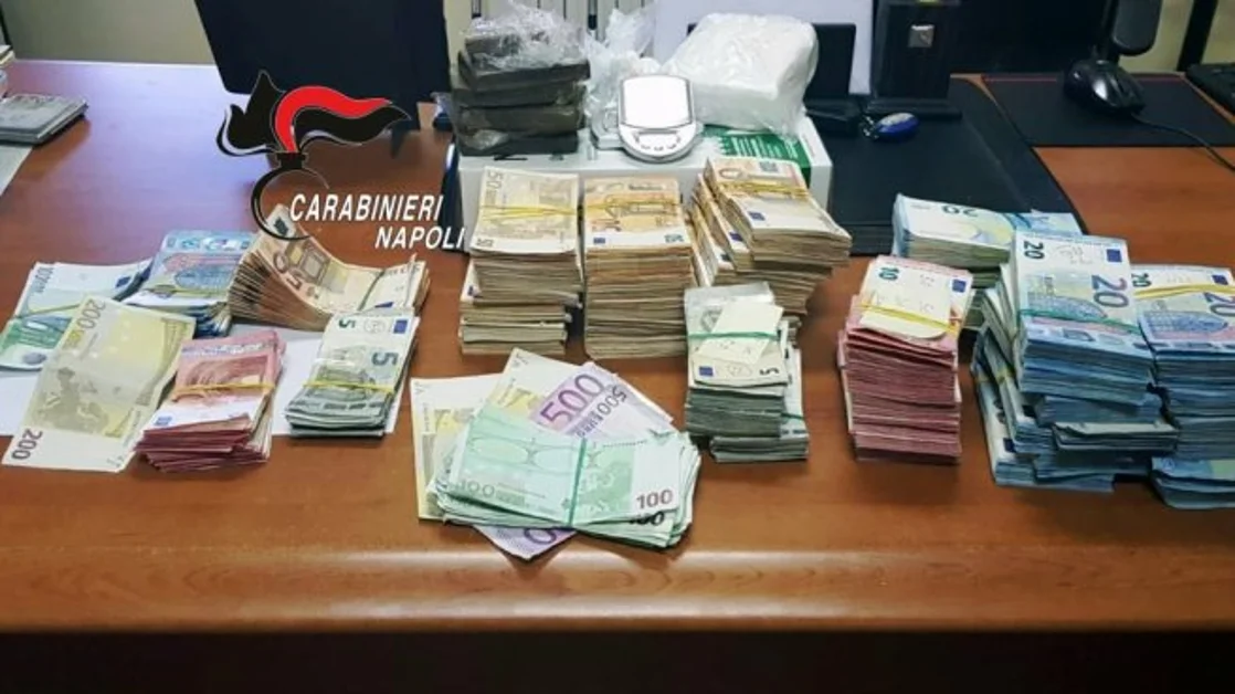 Portici - Droga e oltre 130mila euro, arrestati padre e figlio