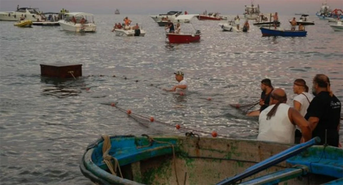 Torre Annunziata - Madonna della Neve, lo storico locale Marasco: «Quella cassa che torna dal mare è speranza di rinascita»