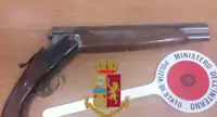 Napoli - Polizia trova fucile su un terrazzo, aveva le canne mozzate