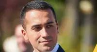 Ilva, Di Maio: "La gara è illegittima ma non si può annullate". Calenda: "Se la gara è viziata, annullala"