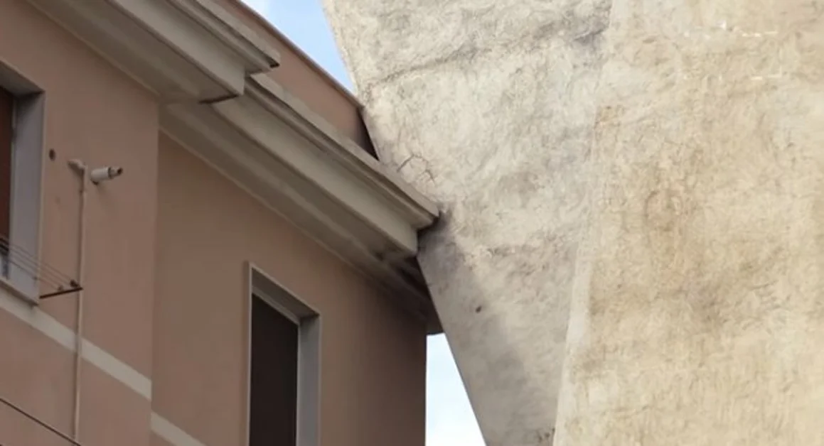 Il ponte Morandi va abbattuto o messo in sicurezza al più presto