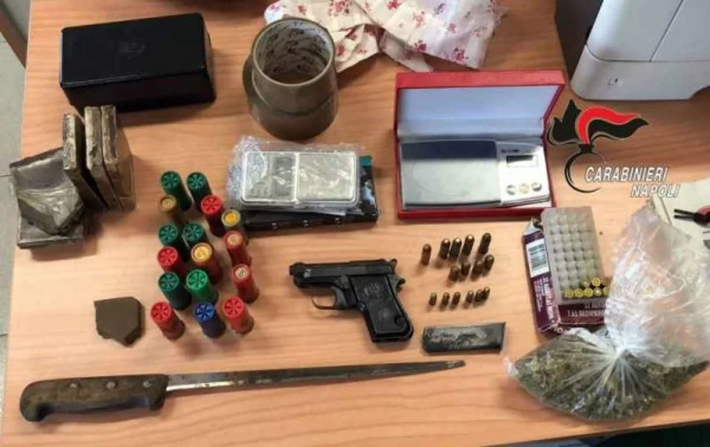 Giugliano (NA) - Droga e pistola nella macelleria, arrestato incensurato