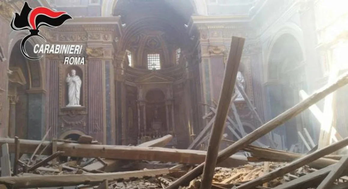 Crollo nella chiesa di San Giuseppe dei Falegnami a Roma