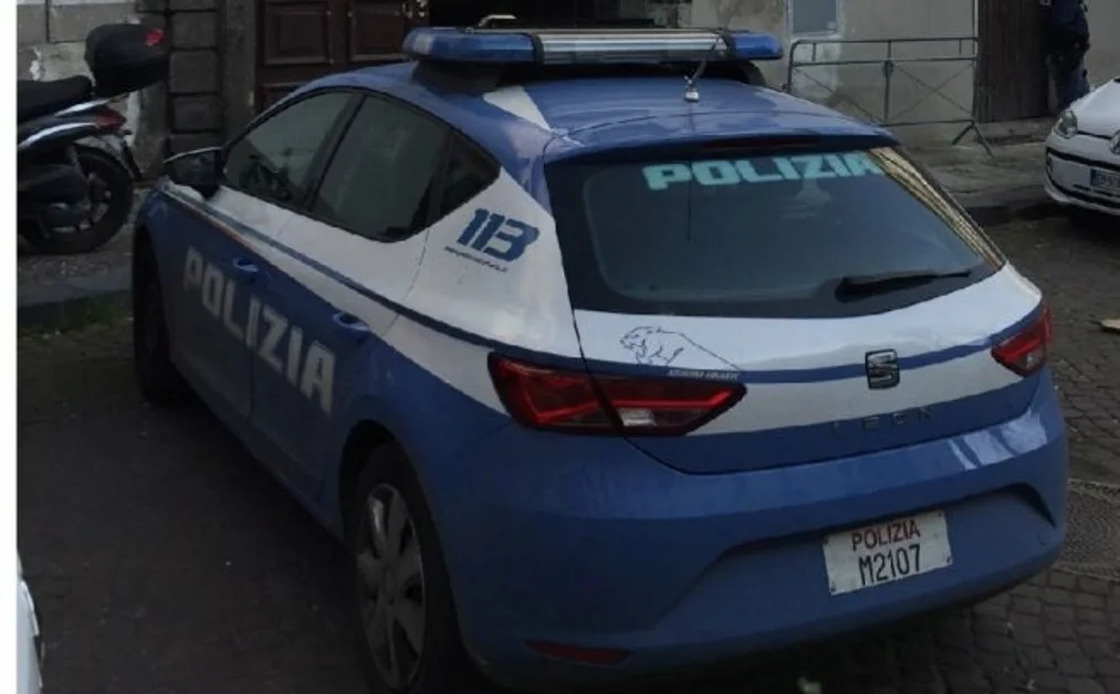 Napoli - Picchia la fidanzata in pieno centro, arrestato dalla Polizia