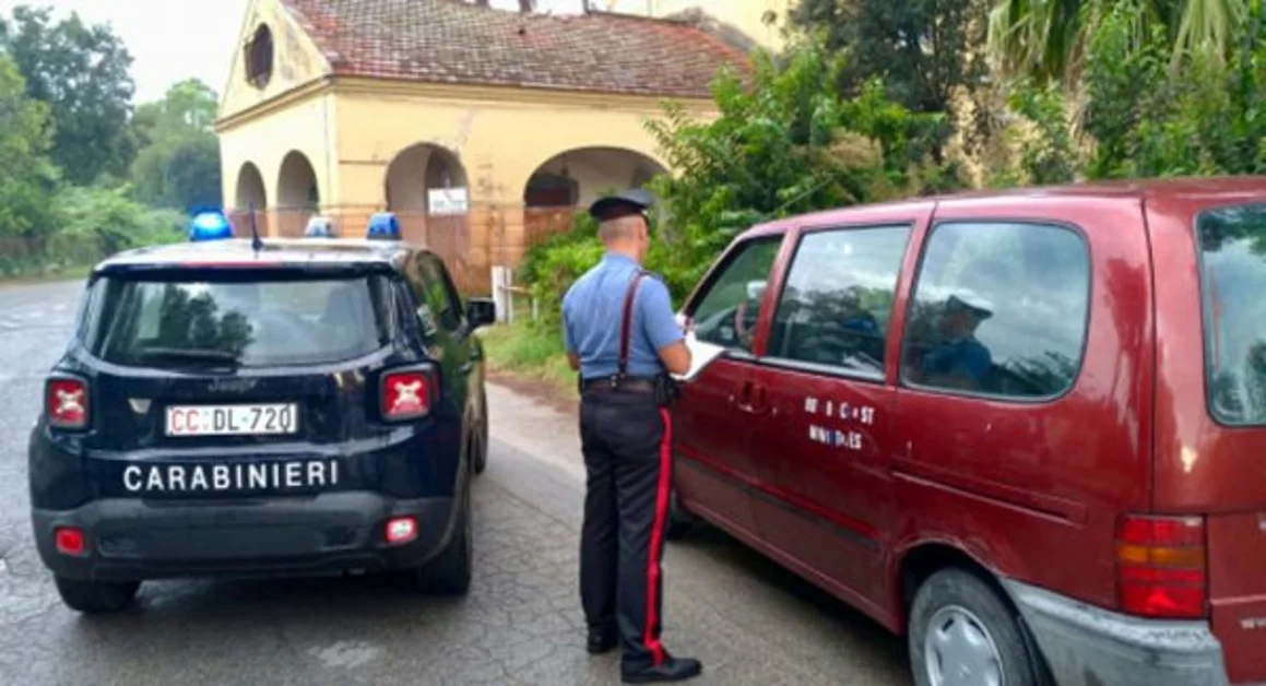 Trasporto abusivo di extracomunitari con furgoni senza autorizzazione: denunciate tre persone a Licola