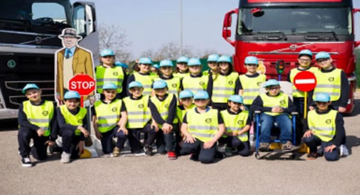 Torre del Greco - Sicurezza stradale, alla scuola Giovanni Paolo II il premio nazionale "Stop Look & Wave"