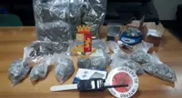 Napoli - Nella camera da letto c'era oltre un chilo di droga, arrestata pusher