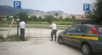 Santa Maria Capua Vetere (CE) - GdF sequestra parcheggio abusivo nell'area mercatale