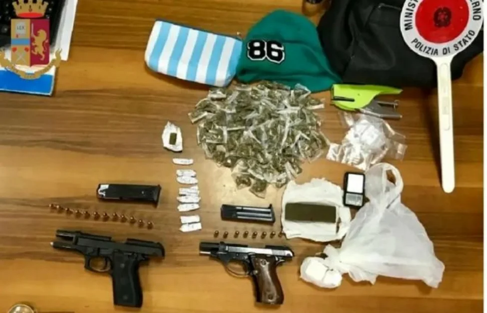 Napoli - Alto Impatto al Pallonetto, sequestrate armi e droga
