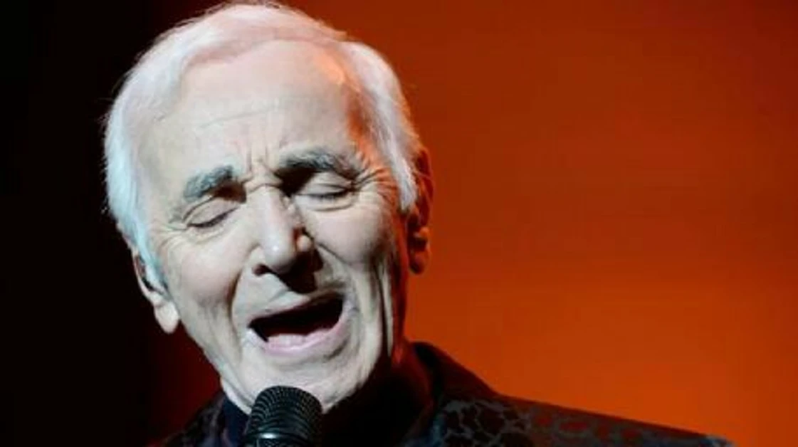 È morto Charles Aznavour, il cantante francese aveva 94 anni