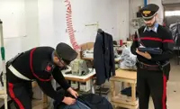 Lavoro a "nero", 20 euro per 11 ore al giorno: sequestrato opificio nel Napoletano