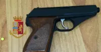 Napoli -Spara ad altezza d'uomo con una pistola giocattolo, denunciato un ragazzino