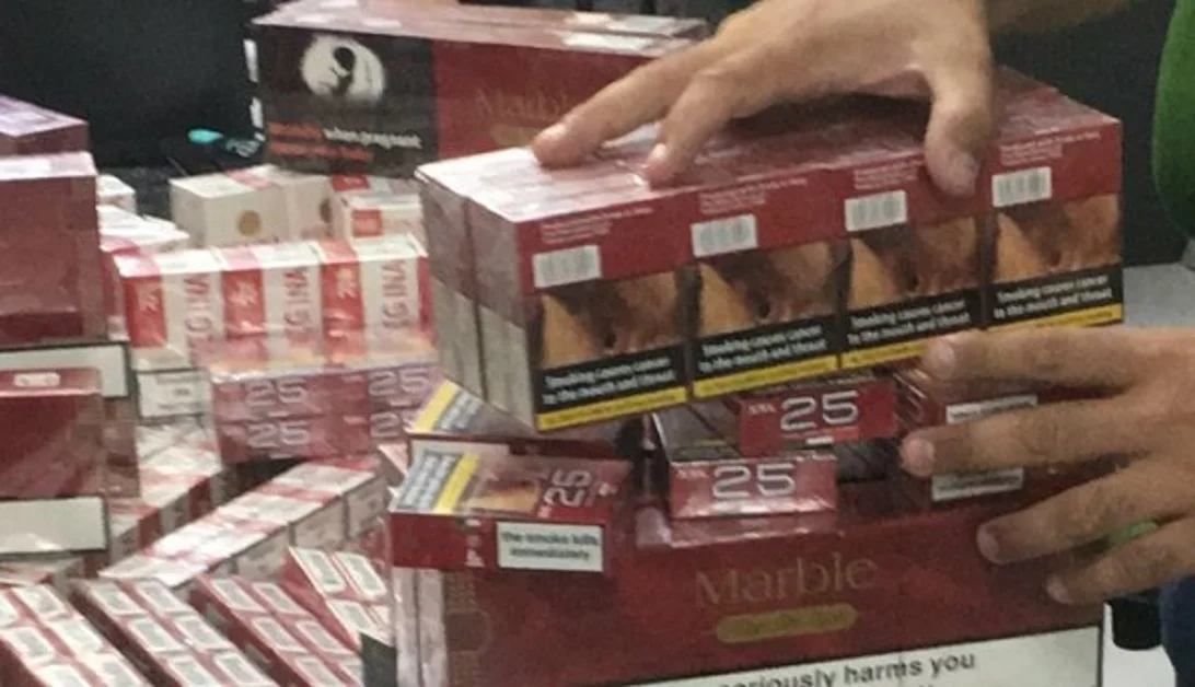 Caserta - Sigarette di contrabbando sequetsrate ai Palazzi Cirio