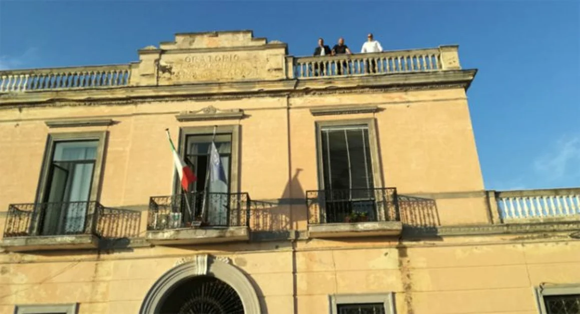 Trecase - Ausiliari del traffico senza lavoro e senza stipendio, la protesta in Comune