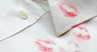 Macchie di profumo, pulire le valigie, tovaglie cerate...