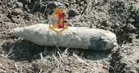 Giugliano (NA) - Contadino trova ordigno bellico mentre ara il terreno
