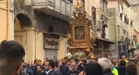 Torre Annunziata - Festa del 22 ottobre: la Madonna in processione, nonostante l'allerta meteo
