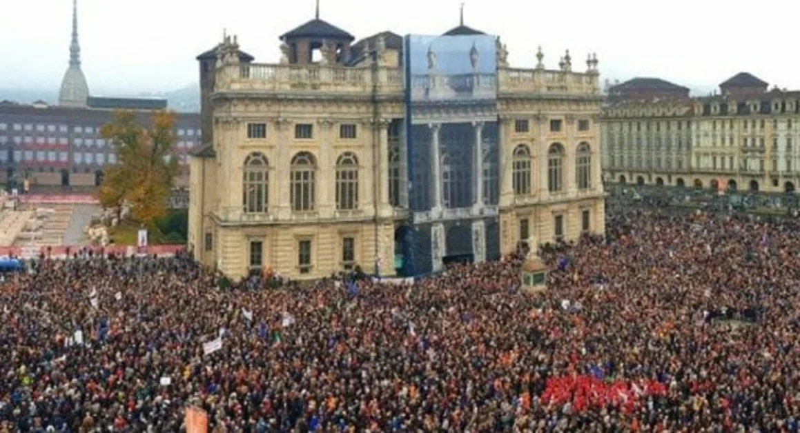 Torino dice sì alla Tav: 30 mila in piazza