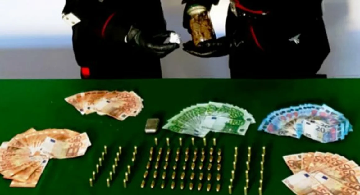 Pompei - Droga nella dispensa e 4.700 euro in una cassaforte, arrestato