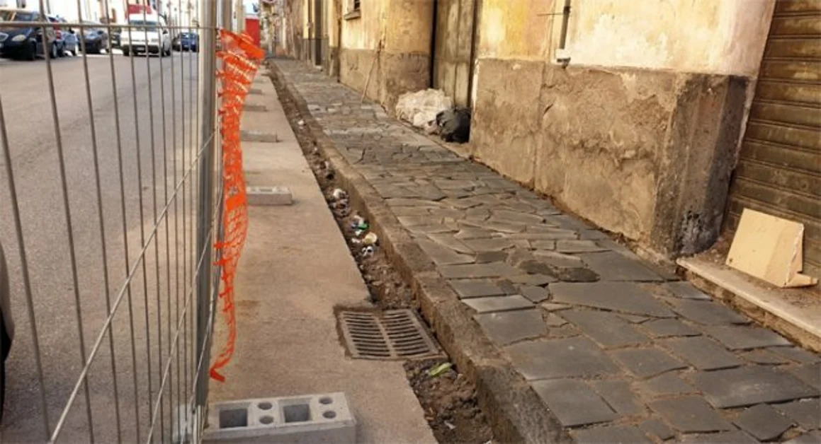 Torre Annunziata - Al via il rifacimento dei marciapiedi di via Vittorio Veneto