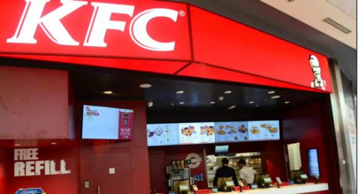 Pompei - Il ristorante KFC dona eccedenze alimentari alla mensa dei poveri "Papa Francesco"