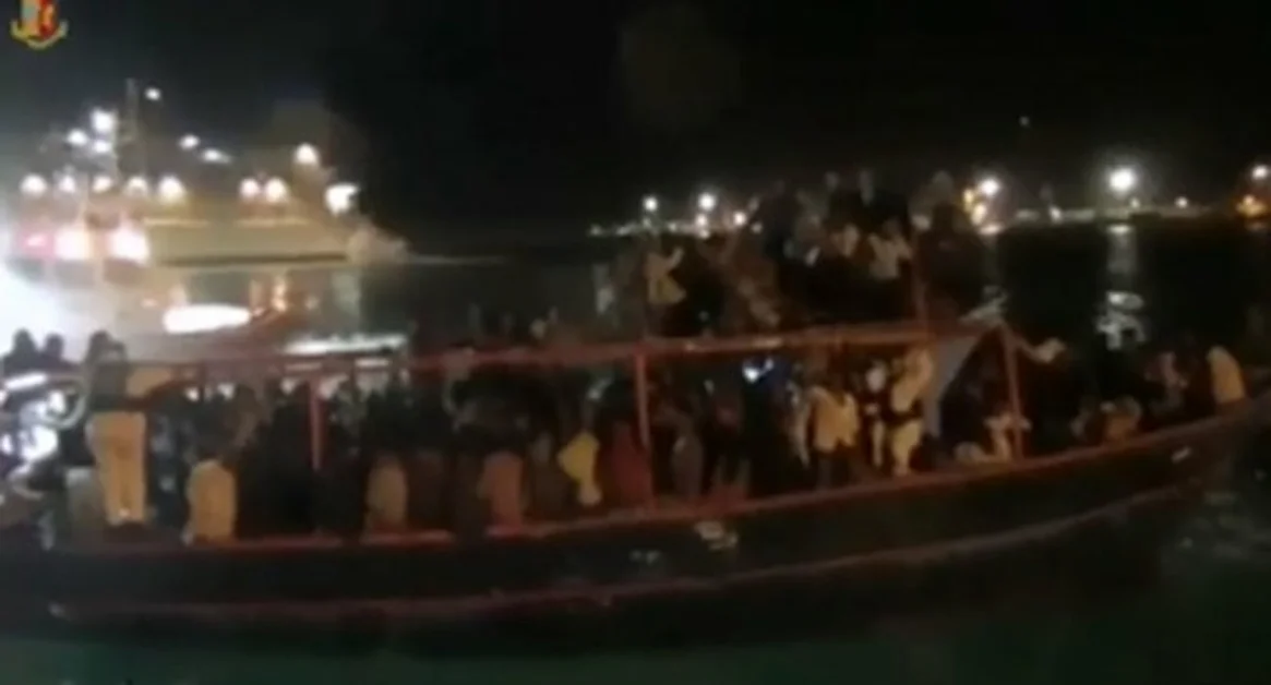 Undici scafisti arrestati in Sicilia per favoreggiamento dell'immigrazione clandestina
