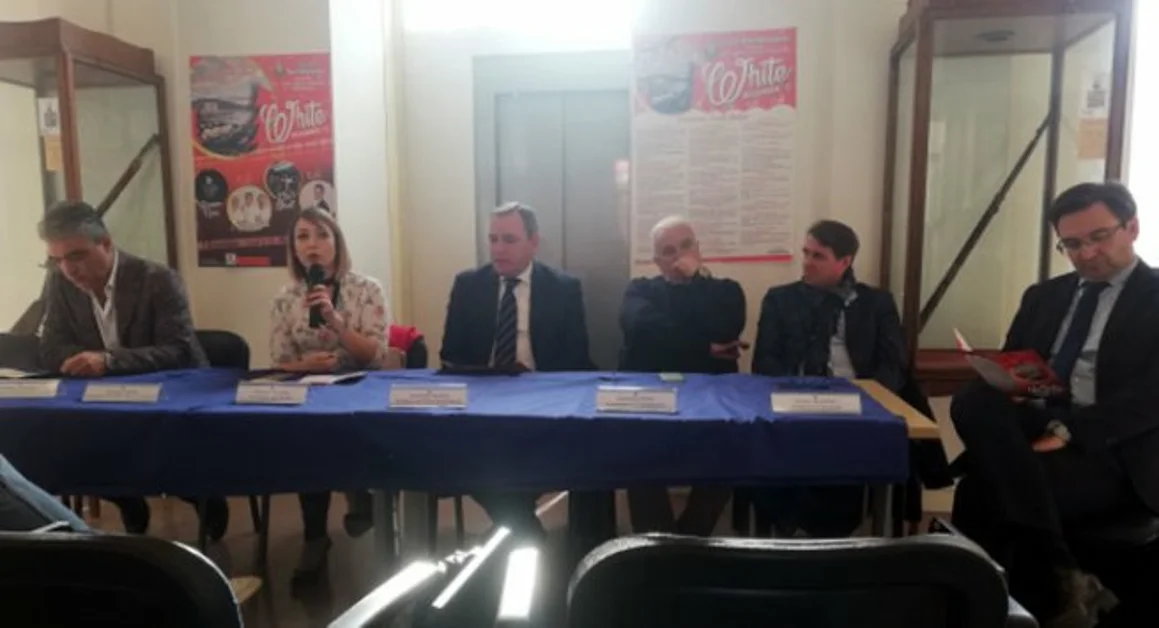 Torre Annunziata - Natale 2018, il sindaco Ascione: «Città punta su accoglienza e cultura. Supporto ai commercianti»