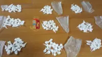 Napoli - Spacciava droga spostandosi in auto, arrestato pusher
