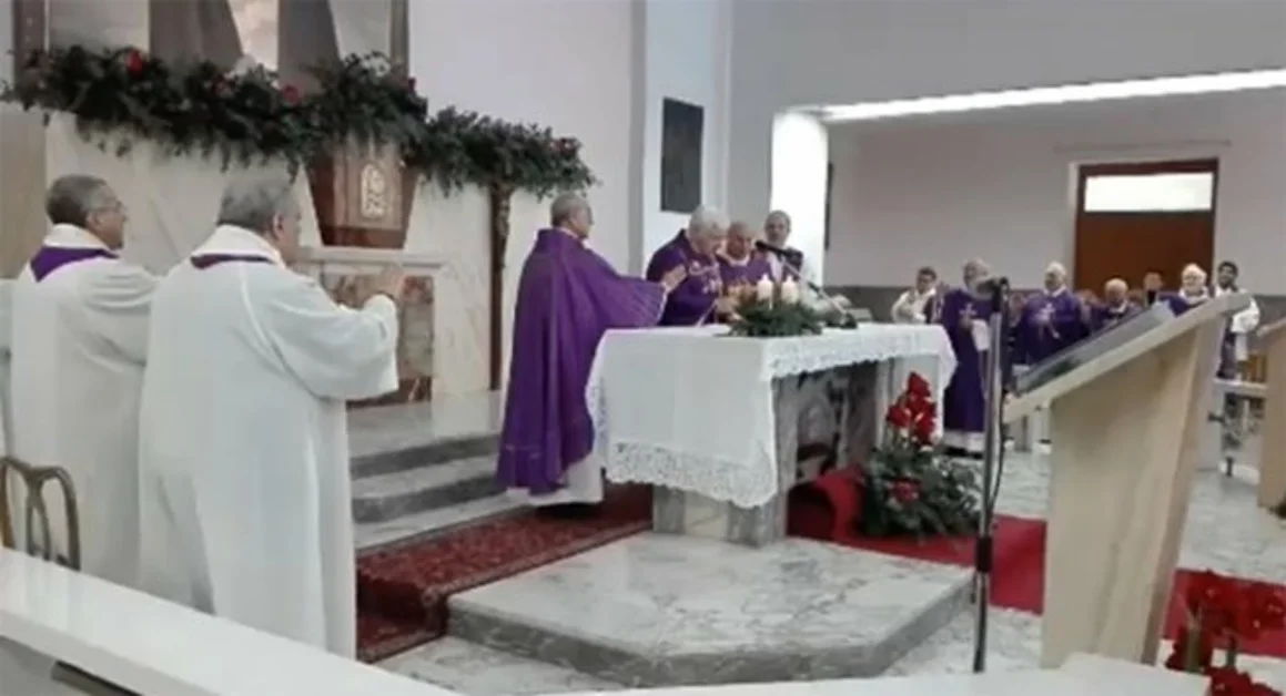 Torre Annunziata - La comunità religiosa festeggia i 45 anni di sacerdozio di don Raffaele Russo