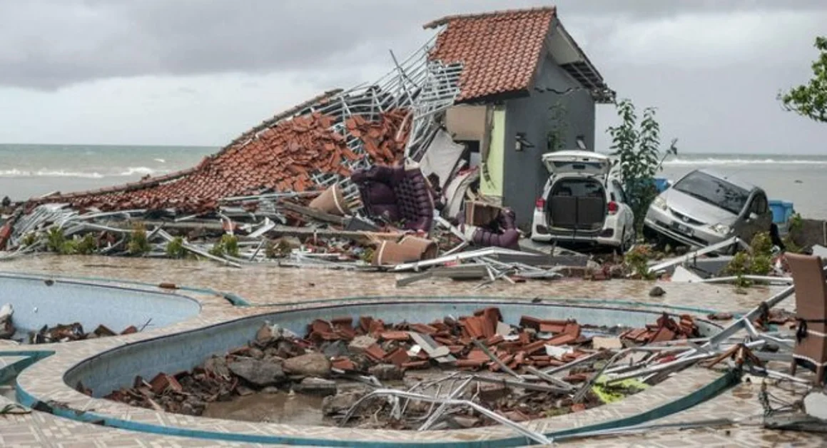 Catastrofico tsunami in Indonesia, oltre 220 i morti e 834 feriti